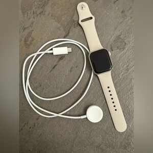 Apple Watch Series 7 41MM Smart Watch GPS/Cellular Aluminum Case Starlight
